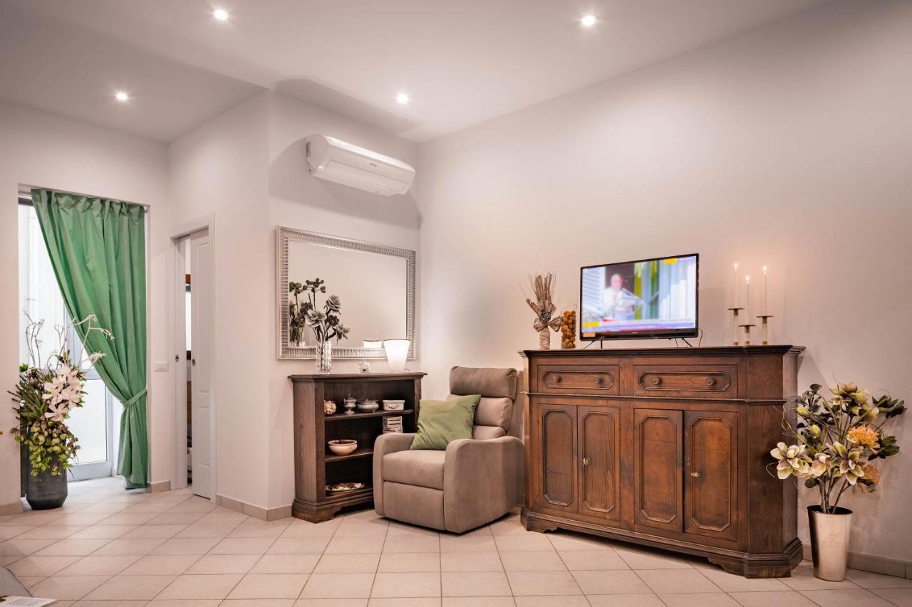 Novella Benedicta Apartments Firenze Bagian luar foto